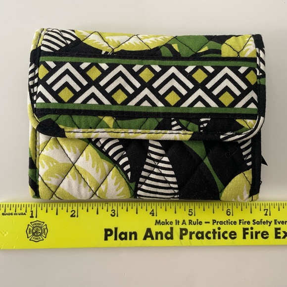Vera Bradley La Neon Rose Euro Wallet Trifold Green Black Chartreuse Floral - Picture 6 of 7